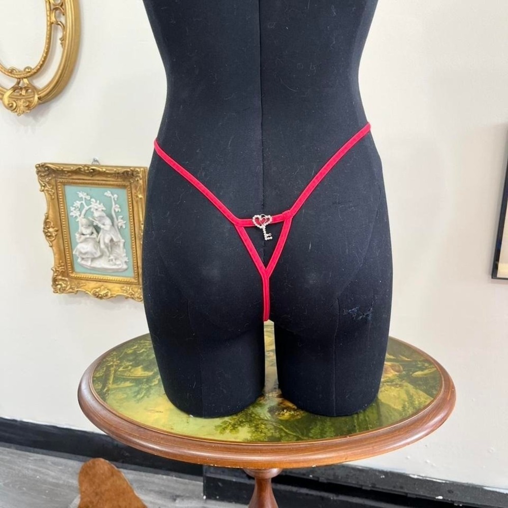 Vintage Victoria's Secret "Sexy Little Things" Red Heart Key G-String Size small